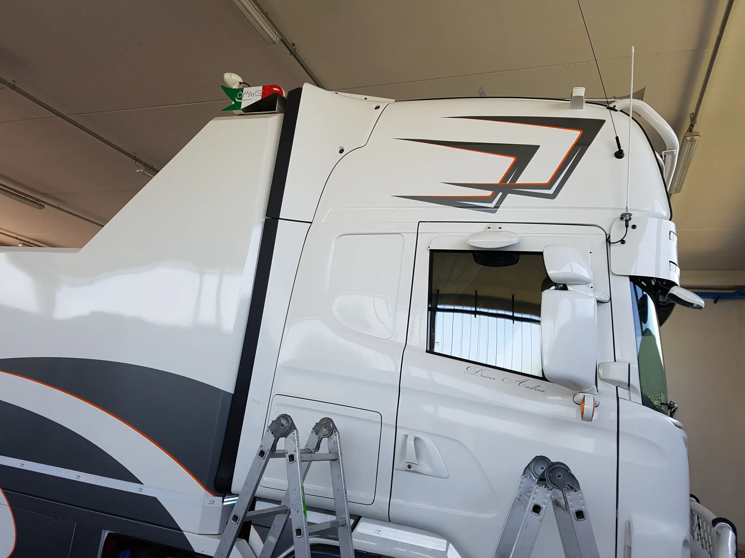 Automezzo 77